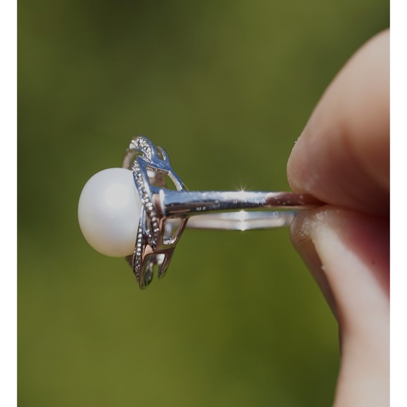 Vintage 14k Solid White Gold Natural Pearl & Bright Diamond Ring - Halo Swirl - Picture 3 of 8